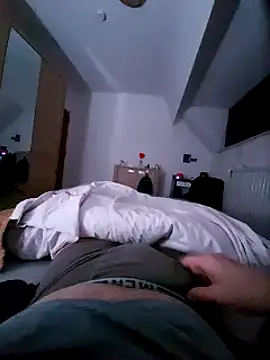 Snapshot of pascalino100 chatting on March 17, 3:57 am pascalino100 online show from March 17, 3:57 am