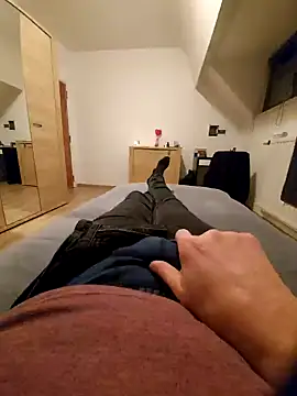 Snapshot of pascalino100 chatting on January 24, 6:46 pm pascalino100 online show from January 24, 6:46 pm