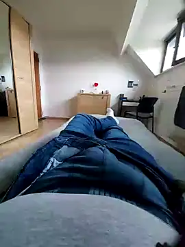 Snapshot of pascalino100 chatting on February 9, 9:37 am pascalino100 online show from February 9, 9:37 am