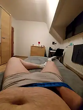 Snapshot of pascalino100 chatting on February 10, 9:04 pm pascalino100 online show from February 10, 9:04 pm