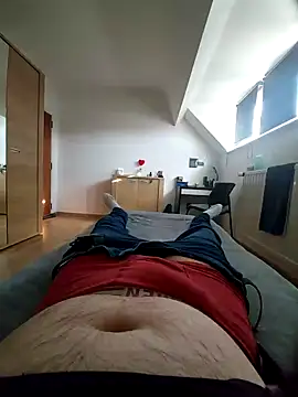 Snapshot of pascalino100 chatting on February 23, 2:54 pm pascalino100 online show from February 23, 2:54 pm