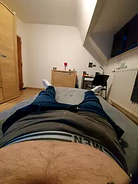 Snapshot of pascalino100 chatting on February 25, 5:47 pm pascalino100 online show from February 25, 5:47 pm