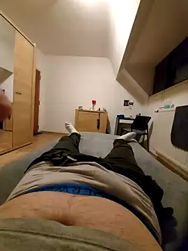 Snapshot of pascalino100 chatting on February 16, 7:38 pm pascalino100 online show from February 16, 7:38 pm