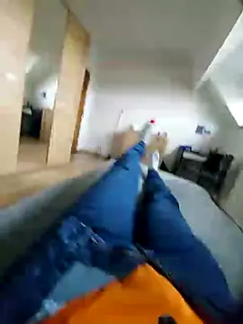 Snapshot of pascalino100 chatting on February 12, 9:42 am pascalino100 online show from February 12, 9:42 am