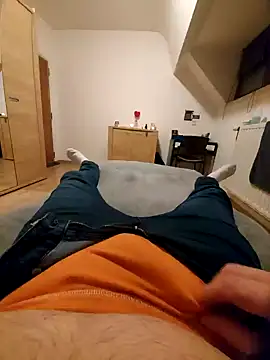 Snapshot of pascalino100 chatting on February 9, 8:02 pm pascalino100 online show from February 9, 8:02 pm