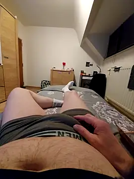 Snapshot of pascalino100 chatting on March 8, 8:02 pm pascalino100 online show from March 8, 8:02 pm