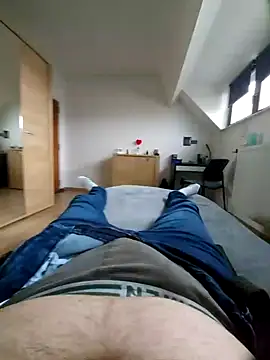 Snapshot of pascalino100 chatting on February 22, 3:21 pm pascalino100 online show from February 22, 3:21 pm