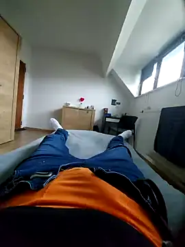 Snapshot of pascalino100 chatting on February 7, 9:47 am pascalino100 online show from February 7, 9:47 am