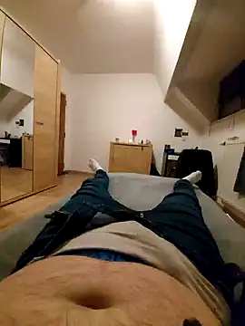 Snapshot of pascalino100 chatting on February 8, 7:59 pm pascalino100 online show from February 8, 7:59 pm