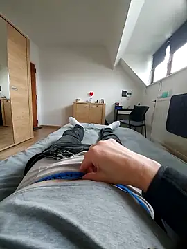 Snapshot of pascalino100 chatting on February 16, 9:04 am pascalino100 online show from February 16, 9:04 am