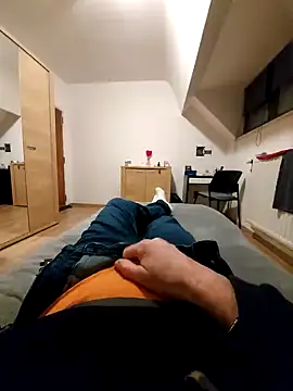 Snapshot of pascalino100 chatting on February 2, 7:57 pm pascalino100 online show from February 2, 7:57 pm