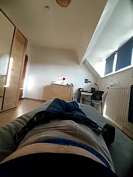 Snapshot of pascalino100 chatting on March 3, 3:35 pm pascalino100 online show from March 3, 3:35 pm