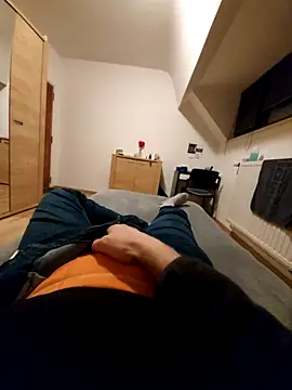 Snapshot of pascalino100 chatting on February 13, 8:24 pm pascalino100 online show from February 13, 8:24 pm