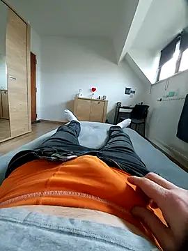 Snapshot of pascalino100 chatting on February 19, 9:06 am pascalino100 online show from February 19, 9:06 am