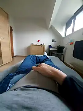 Snapshot of pascalino100 chatting on February 10, 10:53 am pascalino100 online show from February 10, 10:53 am