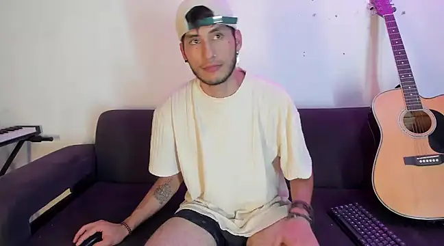 Henrikk senn online show from December 13, 2:32 am