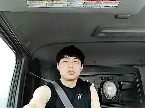whitebriefboy online show from June 1, 10:10 pm