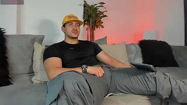 Snapshot of lucasanto_ chatting on February 1, 5:07 am lucasanto  online show from February 1, 5:07 am