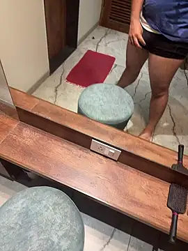 Snapshot of versatile_guy01 chatting on September 23, 5:56 pm versatile guy01 online show from September 23, 5:56 pm