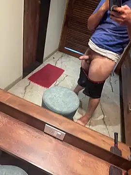 Snapshot of versatile_guy01 chatting on October 5, 9:46 am versatile guy01 online show from October 5, 9:46 am