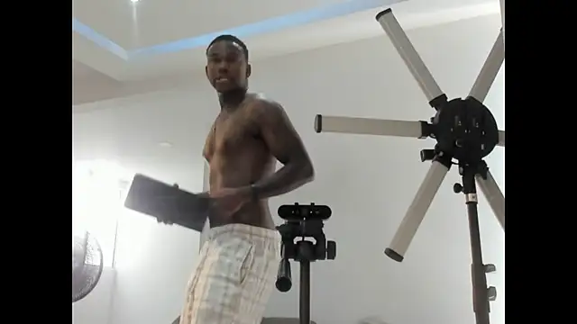 Troykhalil online show from April 20, 8:33 pm