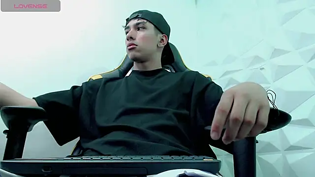 Snapshot of Jake_tripp chatting on December 20, 3:25 am Jake tripp online show from December 20, 3:25 am