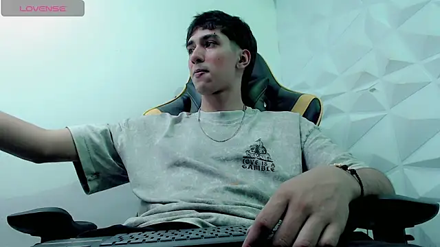 Snapshot of Jake_tripp chatting on December 28, 3:37 am Jake tripp online show from December 28, 3:37 am