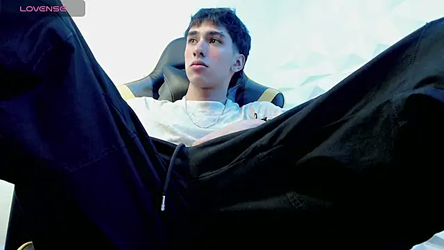 Snapshot of Jake_tripp chatting on December 29, 3:44 am Jake tripp online show from December 29, 3:44 am