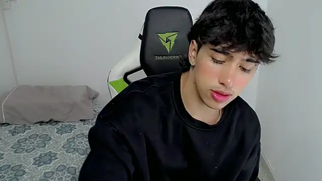 Snapshot of Jake_tripp chatting on March 9, 9:14 pm Jake tripp online show from March 9, 9:14 pm