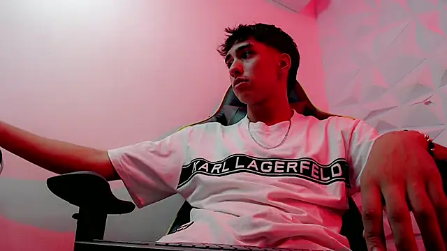 Snapshot of Jake_tripp chatting on December 10, 4:34 am Jake tripp online show from December 10, 4:34 am