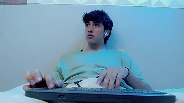 Snapshot of Jake_tripp chatting on October 15, 4:31 am Jake tripp online show from October 15, 4:31 am