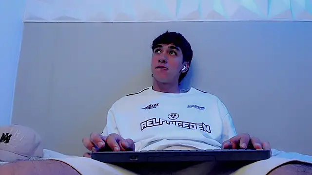 Snapshot of Jake_tripp chatting on September 28, 4:32 am Jake tripp online show from September 28, 4:32 am