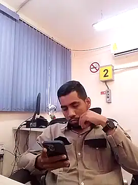 Snapshot of EnriquePersian197 chatting on December 26, 3:31 pm EnriquePersian197 online show from December 26, 3:31 pm