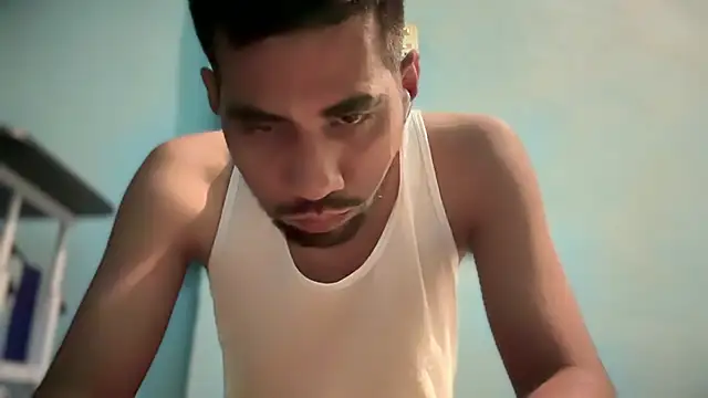 Snapshot of EnriquePersian197 chatting on February 18, 3:31 am EnriquePersian197 online show from February 18, 3:31 am