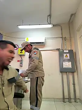 Snapshot of EnriquePersian197 chatting on March 18, 12:19 am EnriquePersian197 online show from March 18, 12:19 am