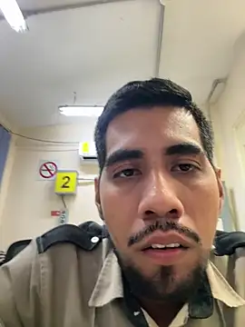 Snapshot of EnriquePersian197 chatting on February 8, 1:22 am EnriquePersian197 online show from February 8, 1:22 am