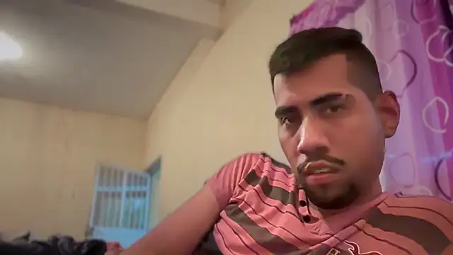 Snapshot of EnriquePersian197 chatting on December 14, 11:56 pm EnriquePersian197 online show from December 14, 11:56 pm