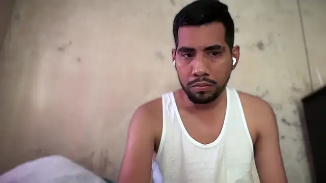 Snapshot of EnriquePersian197 chatting on January 28, 3:04 pm EnriquePersian197 online show from January 28, 3:04 pm