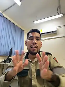 Snapshot of EnriquePersian197 chatting on February 22, 2:17 am EnriquePersian197 online show from February 22, 2:17 am