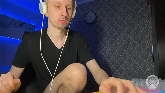 Aki-Laky online show from March 12, 7:10 pm