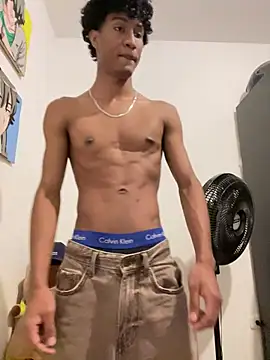 Snapshot of Masterikee chatting on December 31, 3:09 pm Masterikee online show from December 31, 3:09 pm