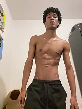 Snapshot of Masterikee chatting on February 8, 1:22 pm Masterikee online show from February 8, 1:22 pm