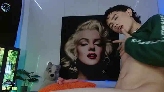 maxiy 001 online show from November 16, 5:42 am