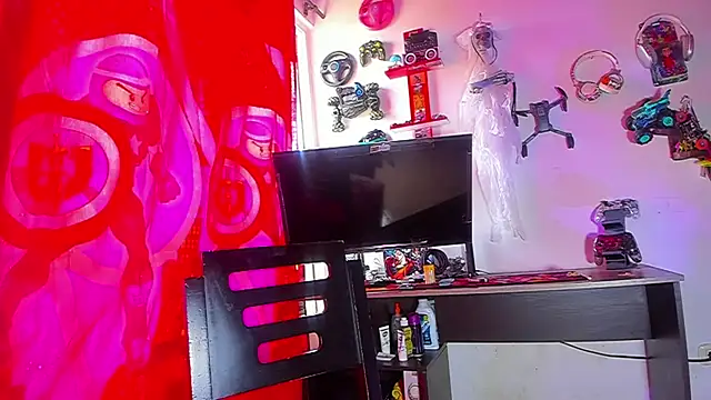 LilOwen  online show from June 23, 7:39 pm