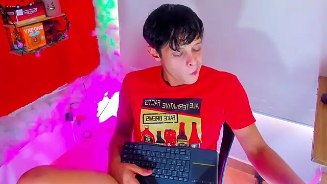 Snapshot of LilOwen_ chatting on September 26, 8:17 pm LilOwen  online show from September 26, 8:17 pm