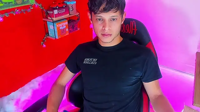 Snapshot of LilOwen_ chatting on September 16, 7:36 pm LilOwen  online show from September 16, 7:36 pm