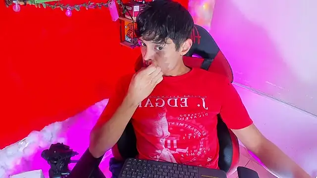 Snapshot of LilOwen_ chatting on September 18, 7:38 pm LilOwen  online show from September 18, 7:38 pm