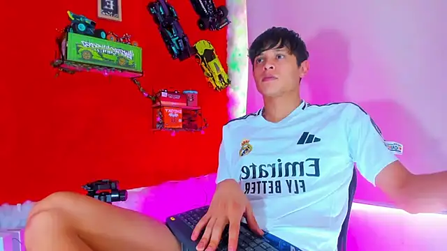 Snapshot of LilOwen_ chatting on October 4, 7:40 pm LilOwen  online show from October 4, 7:40 pm