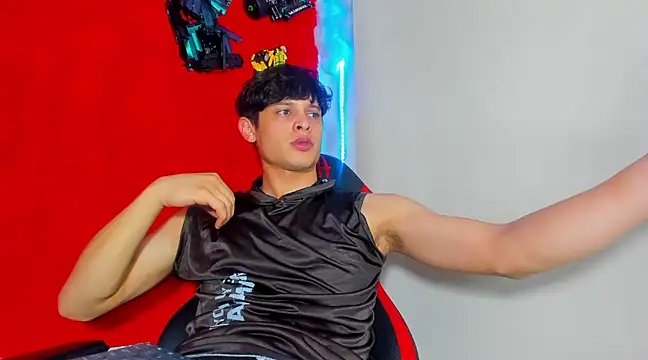 Snapshot of LilOwen_ chatting on March 3, 11:12 pm LilOwen  online show from March 3, 11:12 pm