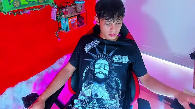 Snapshot of LilOwen_ chatting on September 8, 8:08 pm LilOwen  online show from September 8, 8:08 pm